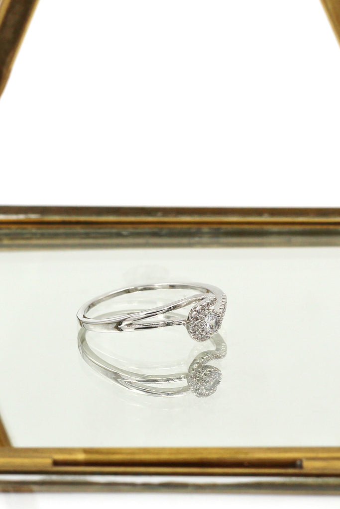 fashion crystal group inlaid ring