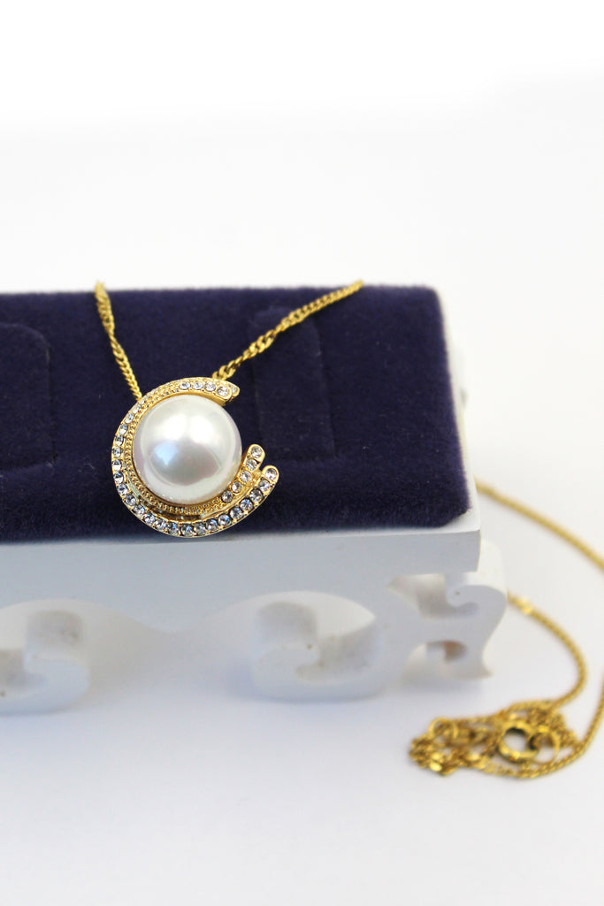 Fashion Half Moon Pearl Necklace