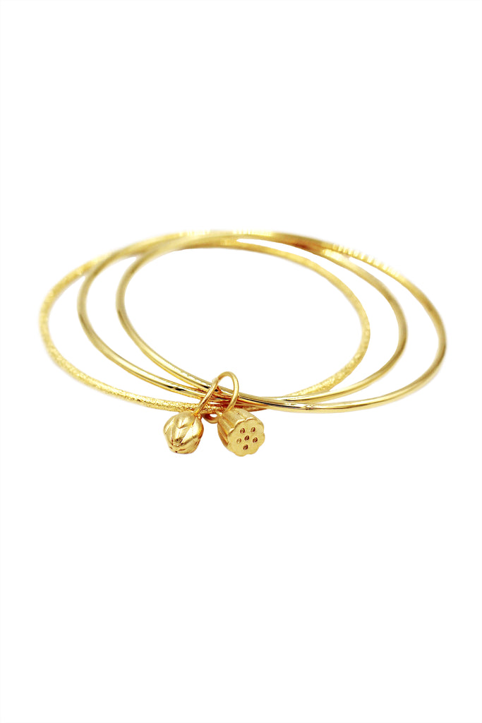 Elegant lotus pendant bracelet