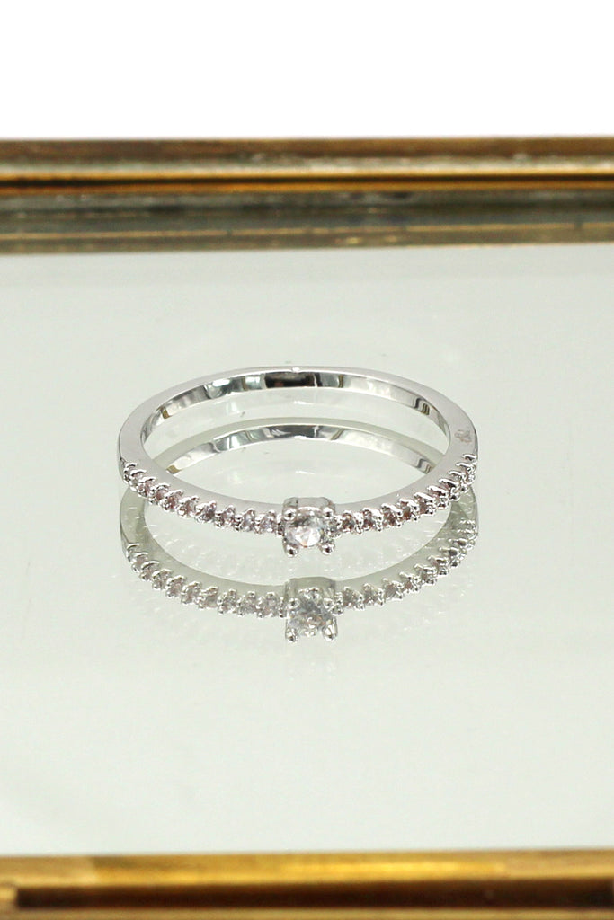 single row inlaid small crystal silver ring