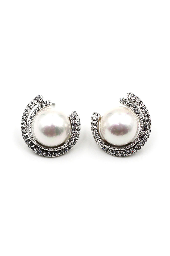 Simple elegant pearl earrings set