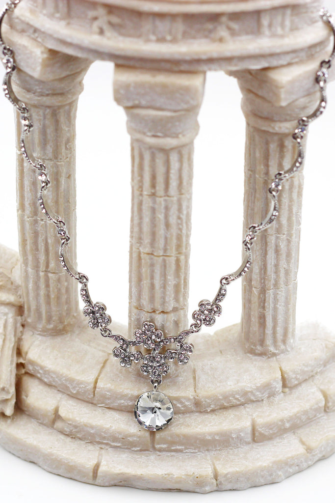 Elegant flowers crystal necklace