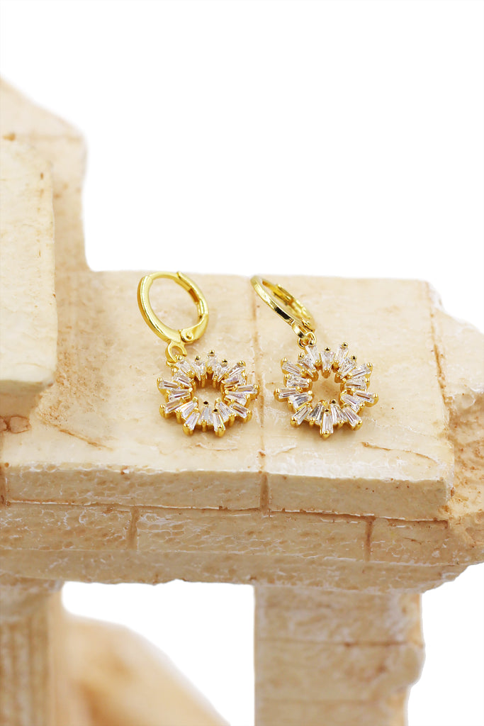 fashion aperture crystal earrings